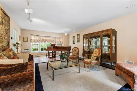 3 Penny Lane Scarsdale NY 10583
