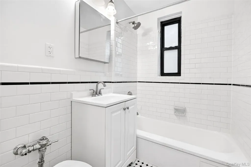 2244 Bronx Park E Bronx NY 10467