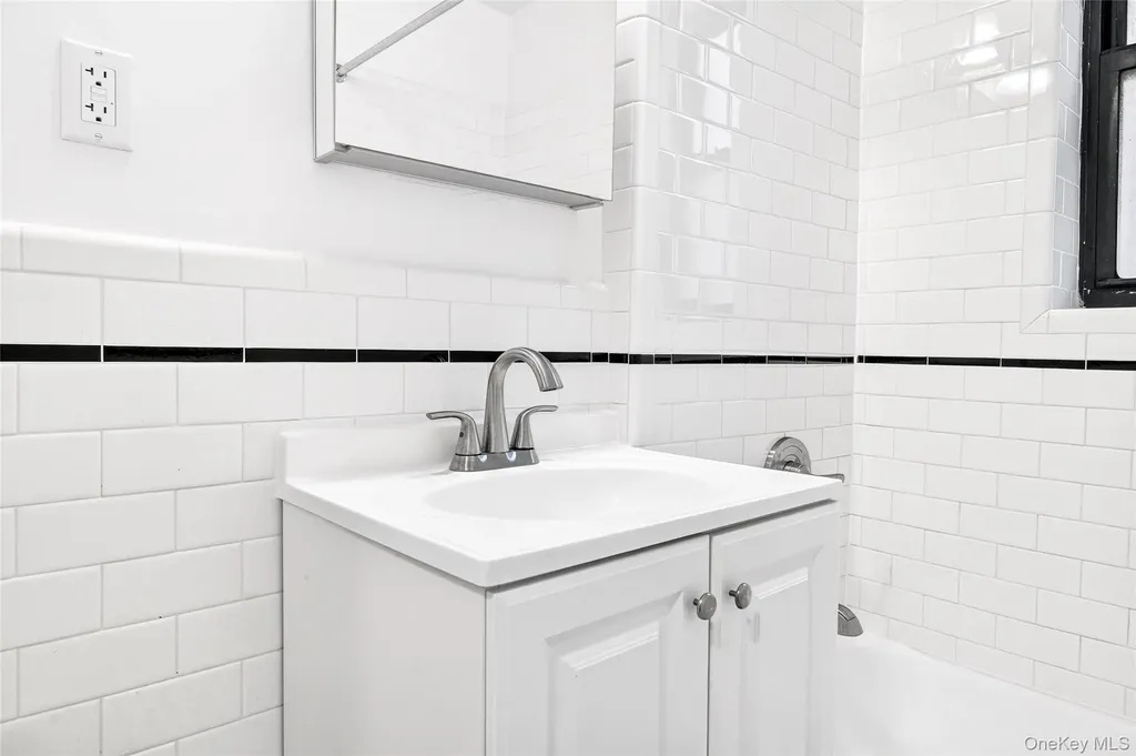 2244 Bronx Park E Bronx NY 10467