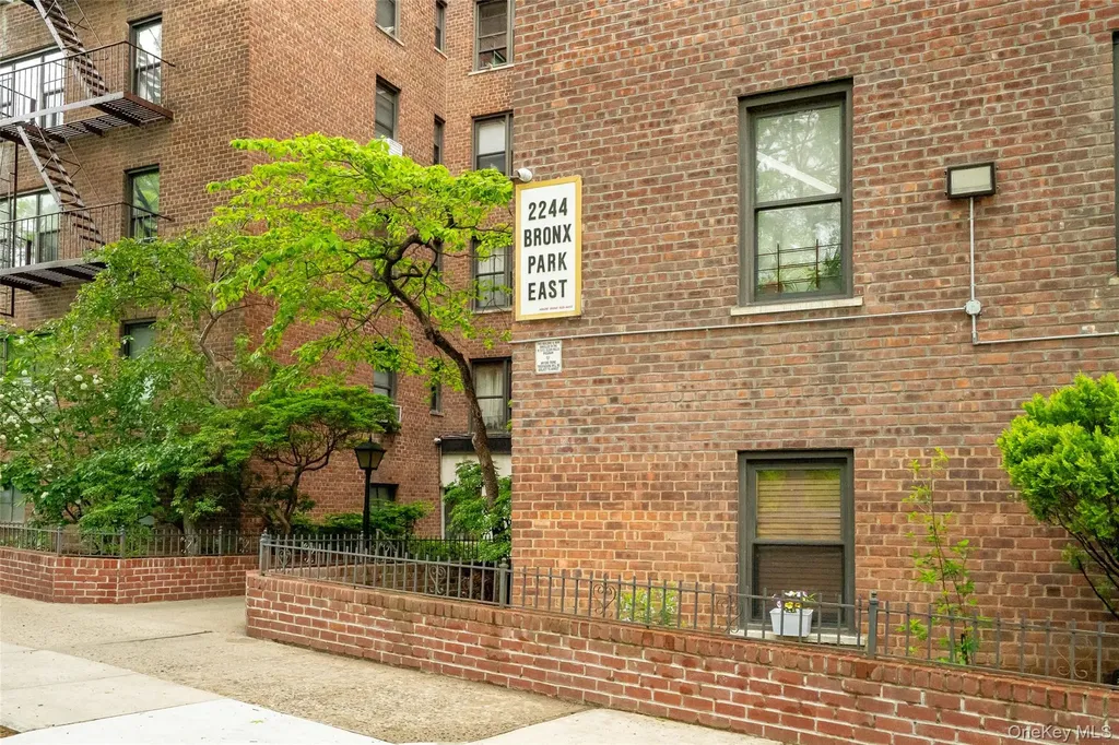 2244 Bronx Park E Bronx NY 10467