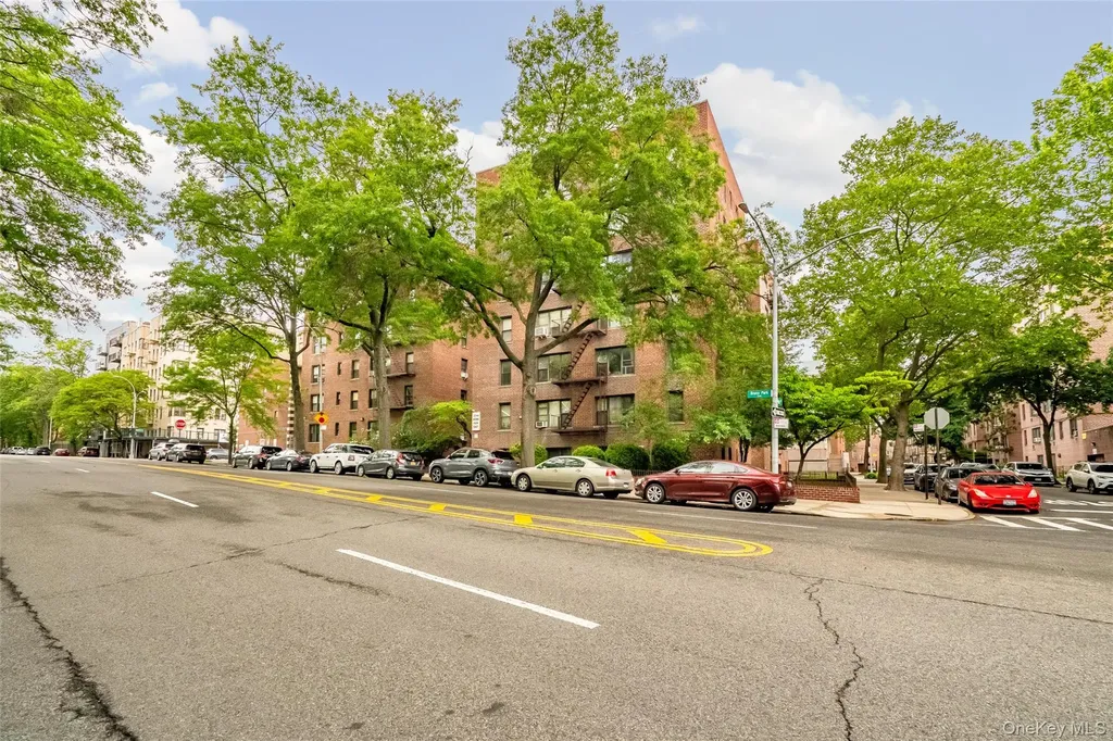 2244 Bronx Park E Bronx NY 10467