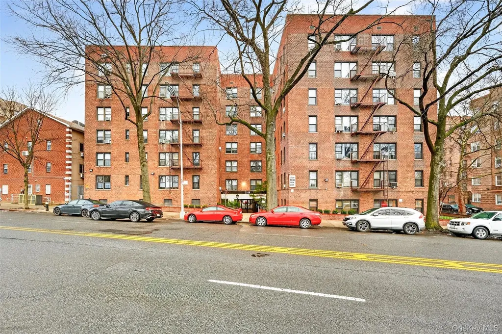 2244 Bronx Park E Bronx NY 10467