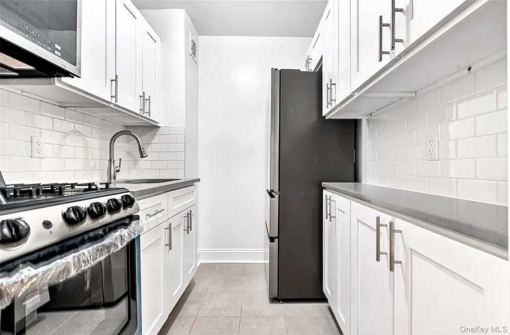 2244 Bronx Park E Bronx NY 10467