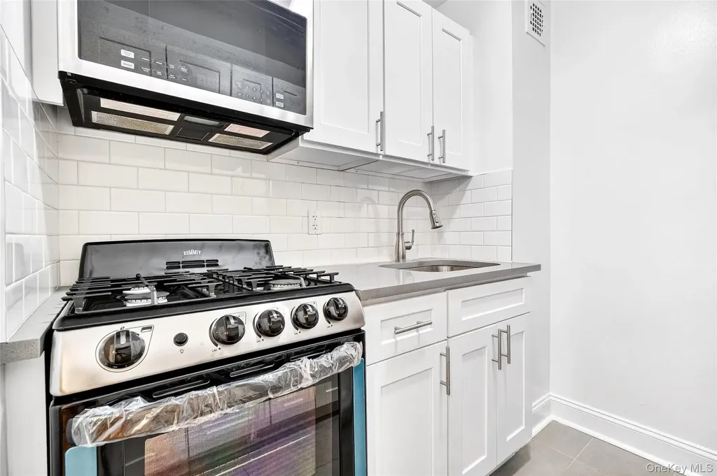 2244 Bronx Park E Bronx NY 10467