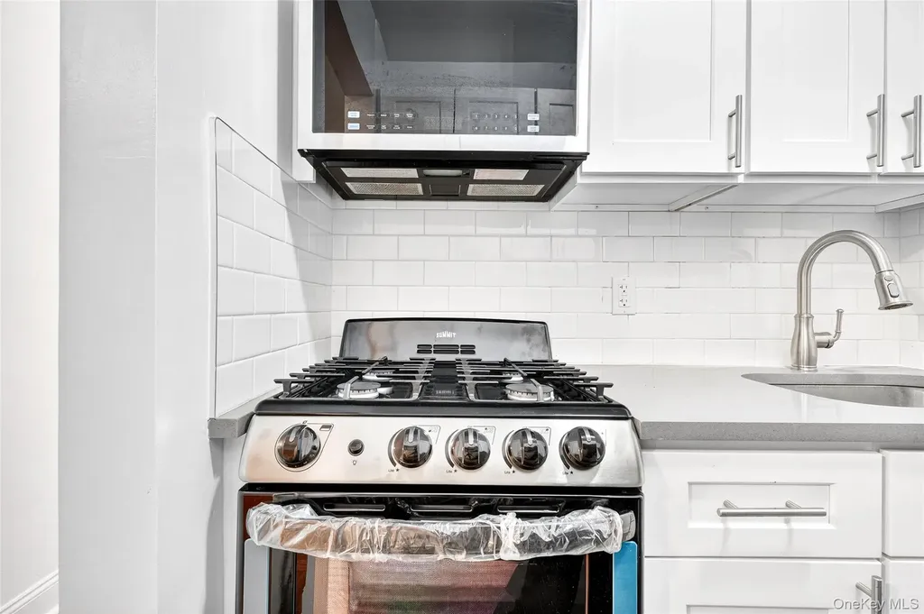 2244 Bronx Park E Bronx NY 10467
