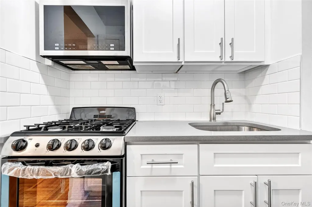 2244 Bronx Park E Bronx NY 10467