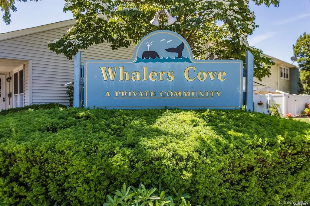 95 Whalers Cove Babylon NY 11702
