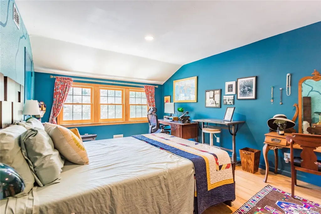 95 Whalers Cove Babylon NY 11702
