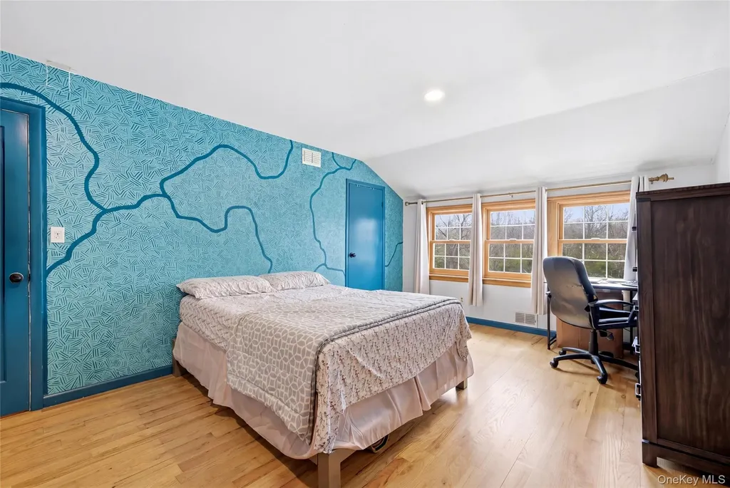 95 Whalers Cove Babylon NY 11702