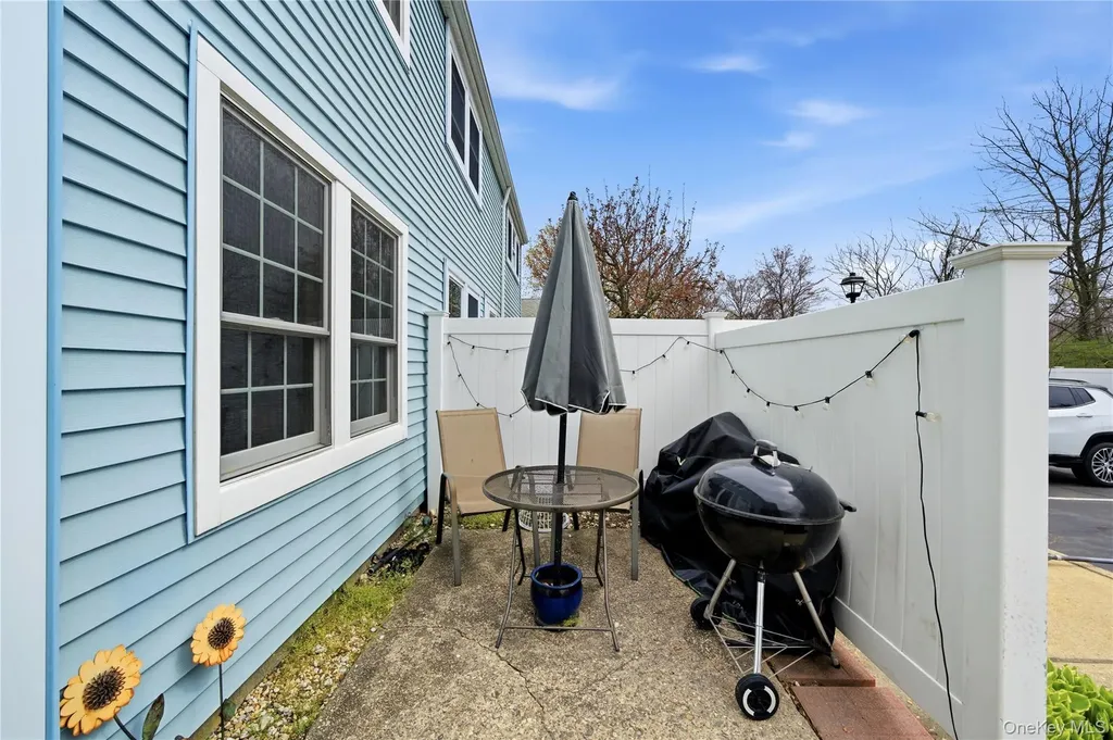 95 Whalers Cove Babylon NY 11702