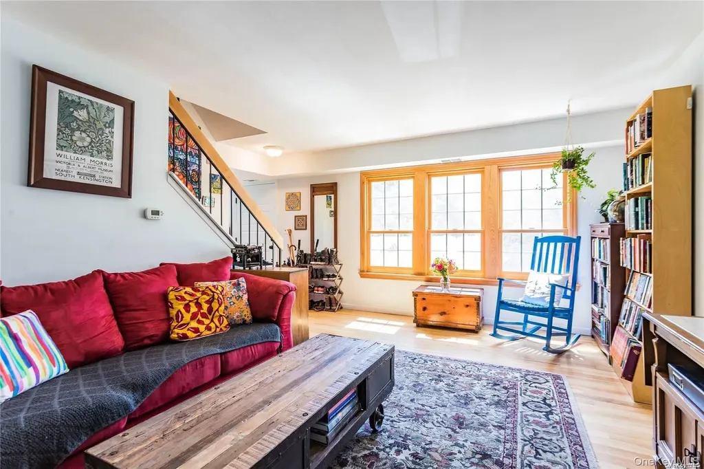 95 Whalers Cove Babylon NY 11702