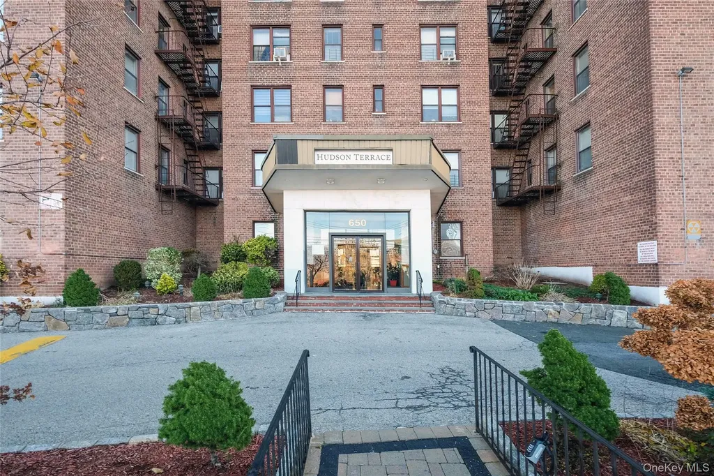 650 Warburton Avenue Yonkers NY 10701