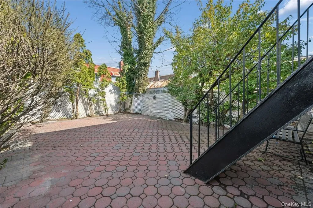 412 Calhoun Avenue Bronx NY 10465