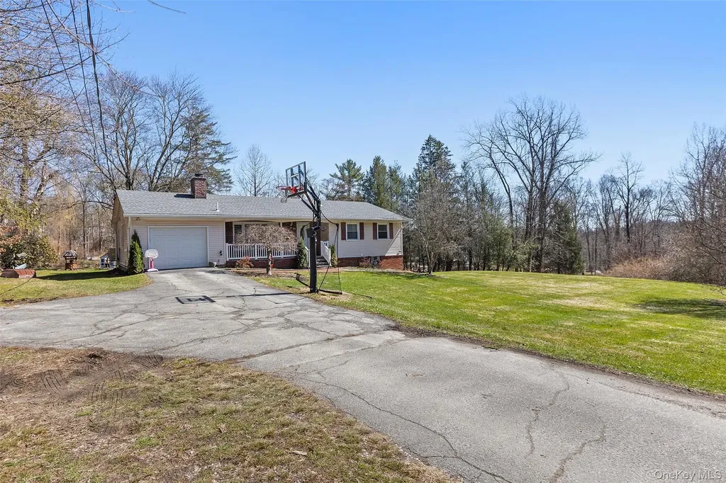 39 Benjamin Road Mahopac NY 10541