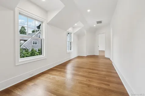 15 High Point Terrace Scarsdale NY 10583