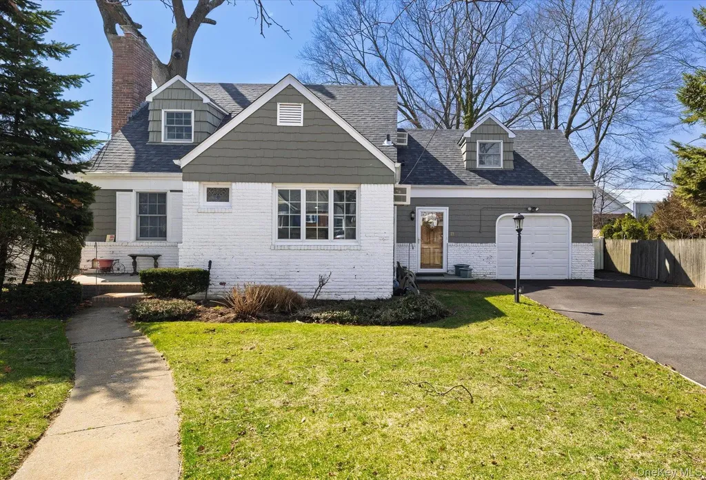 11 Maple Street Malverne NY 11565