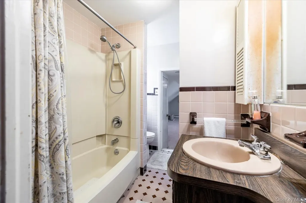 11 Maple Street Malverne NY 11565