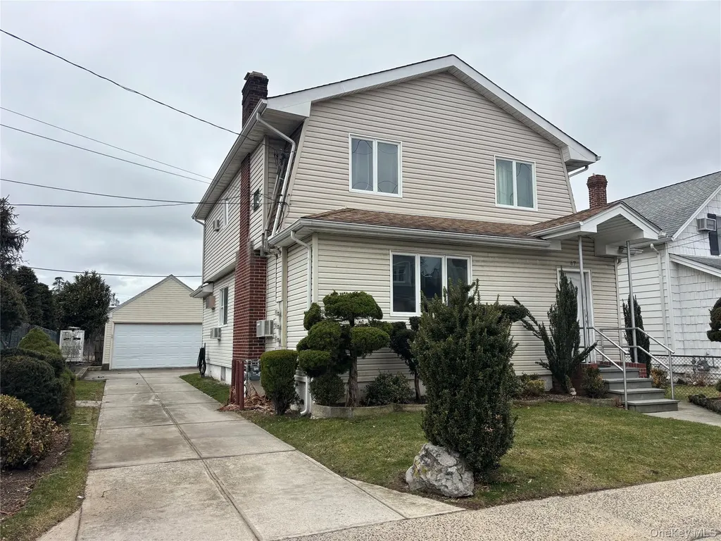 47 Hartwell Place Woodmere NY 11598