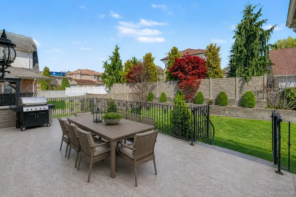 23 Center Drive Malba NY 11357