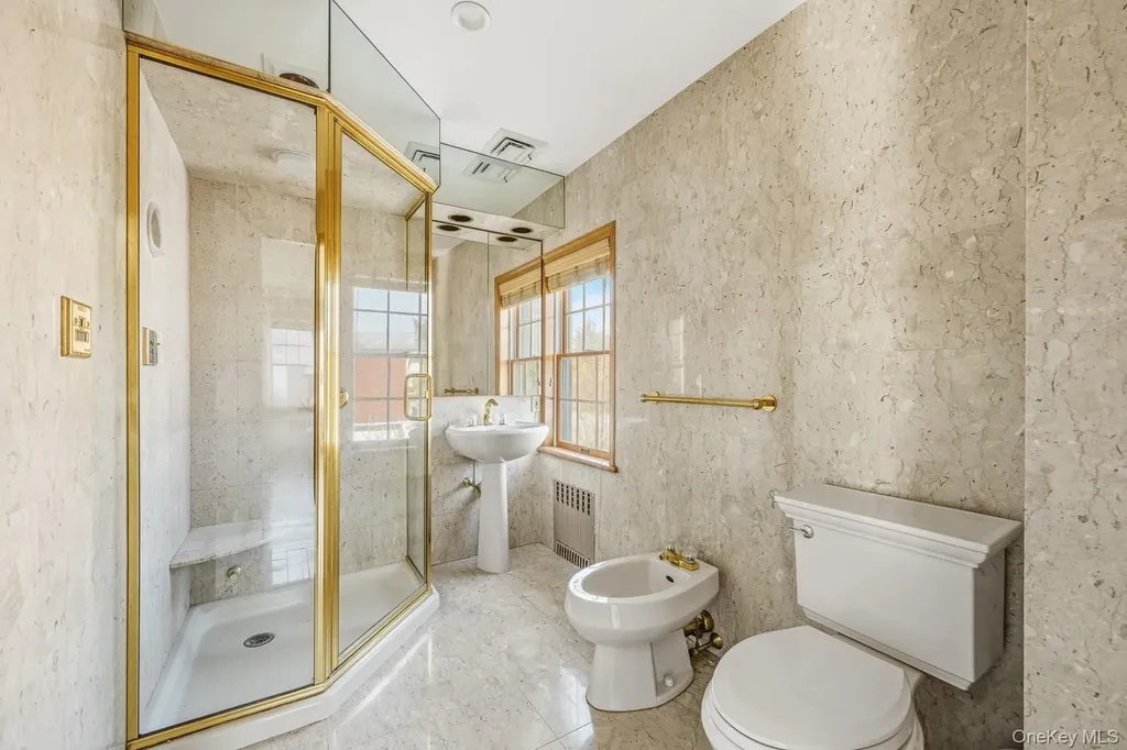 23 Center Drive Malba NY 11357
