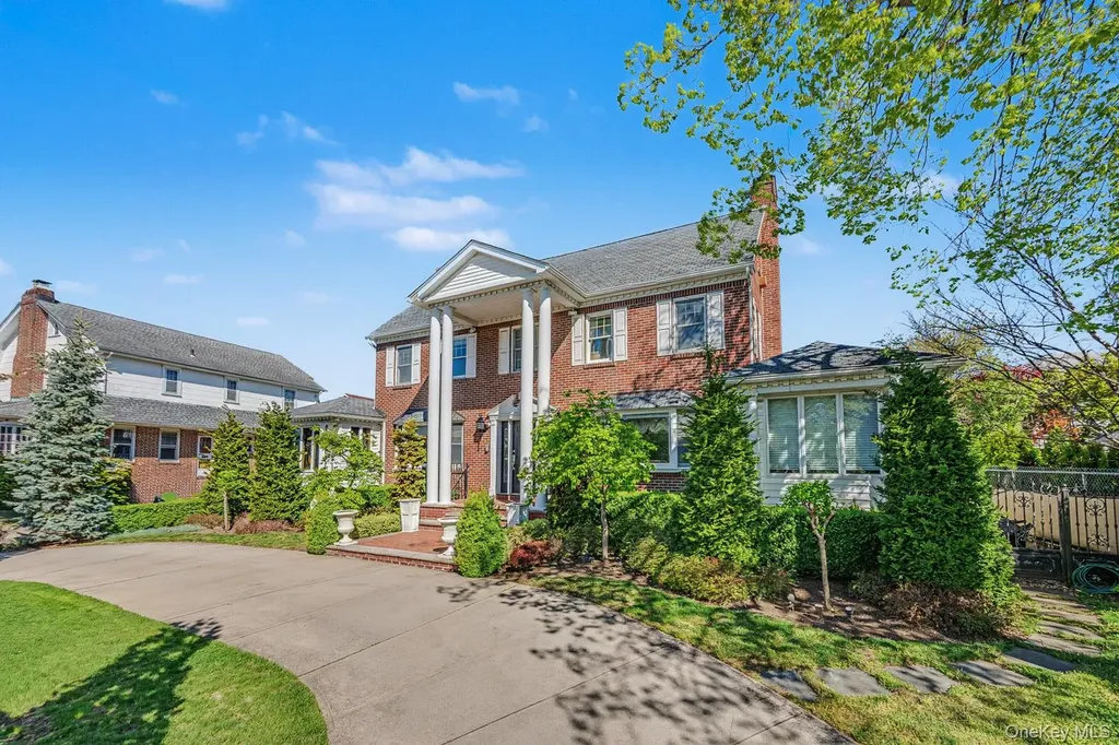 23 Center Drive Malba NY 11357