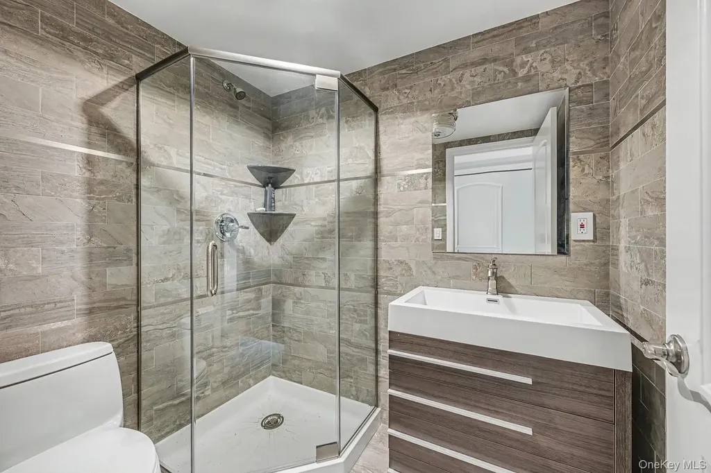 23 Center Drive Malba NY 11357