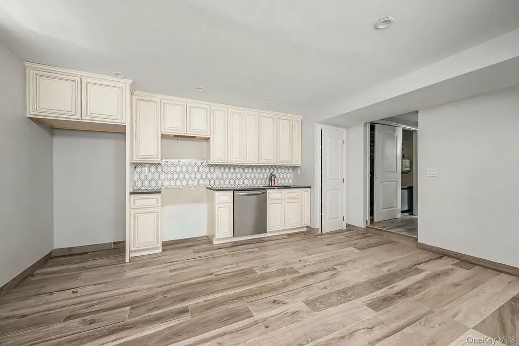 23 Center Drive Malba NY 11357