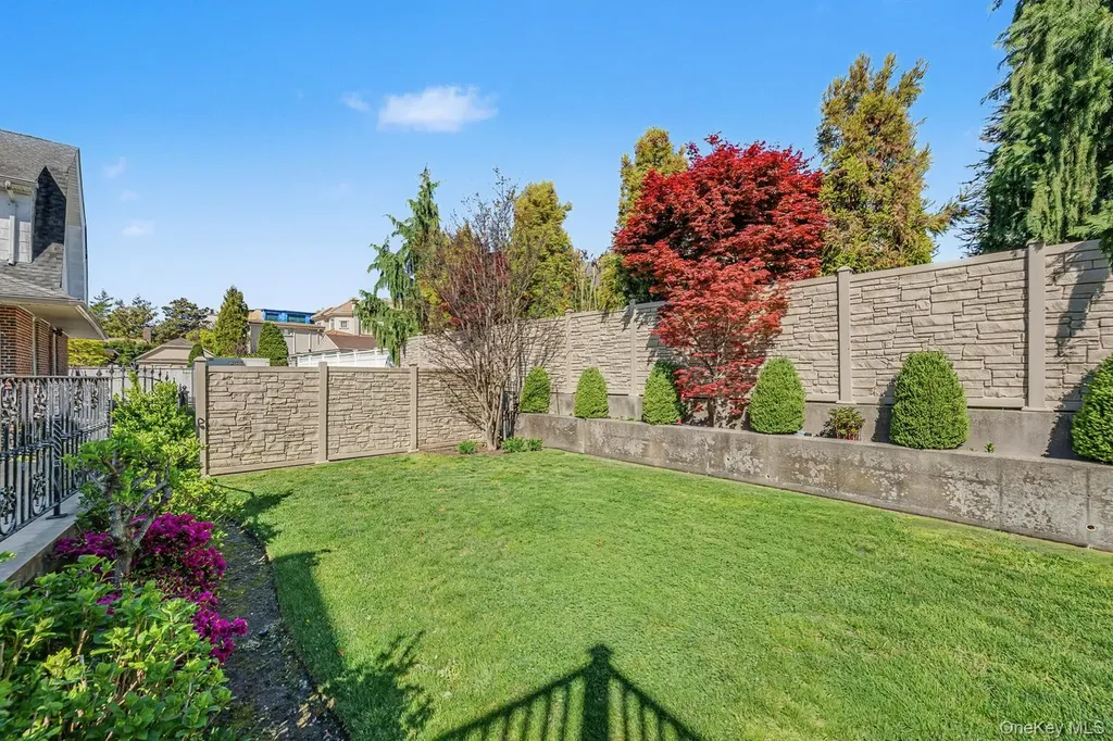 23 Center Drive Malba NY 11357
