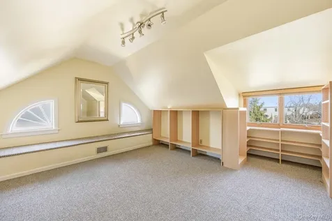 23 Center Drive Malba NY 11357