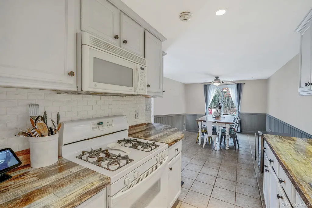 842 Golf Lane Medford NY 11763