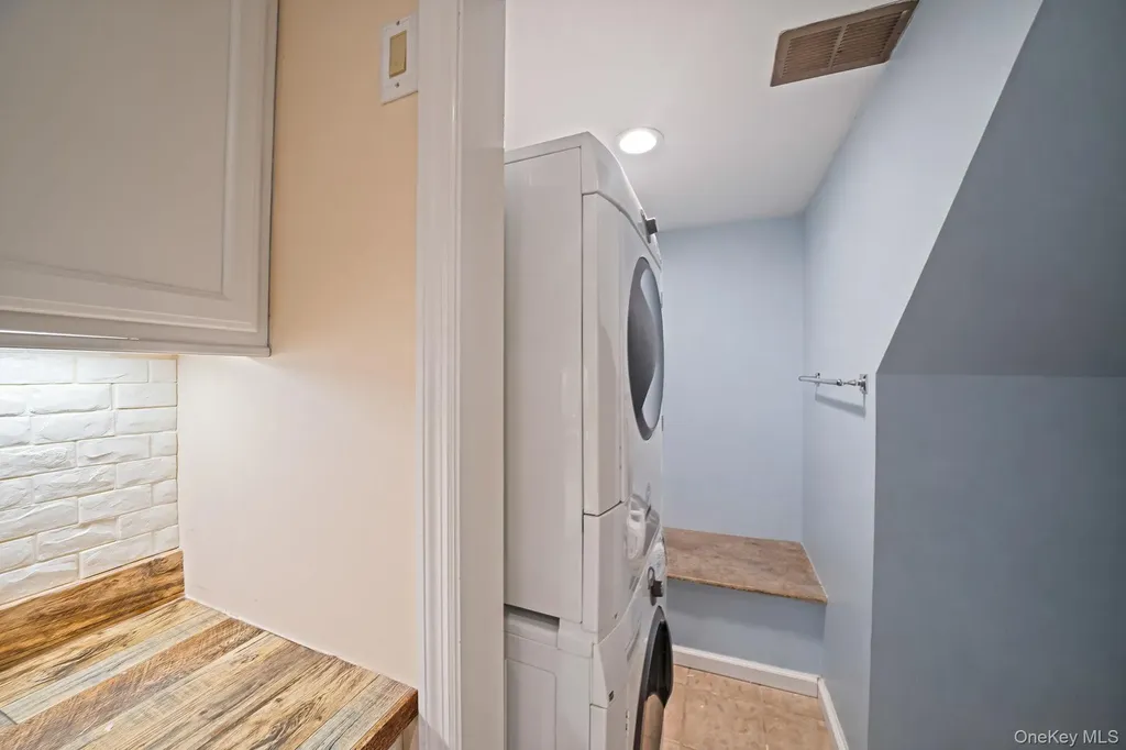 842 Golf Lane Medford NY 11763