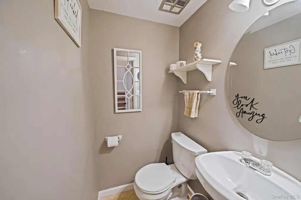 842 Golf Lane Medford NY 11763
