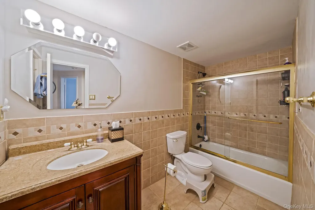 842 Golf Lane Medford NY 11763