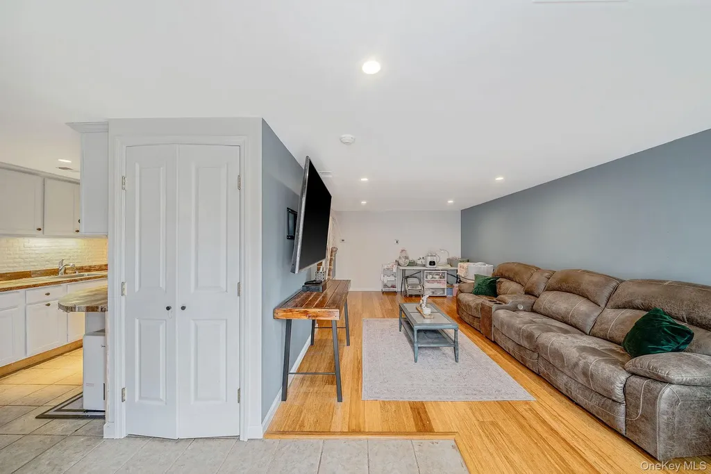 842 Golf Lane Medford NY 11763