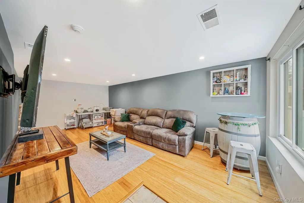 842 Golf Lane Medford NY 11763