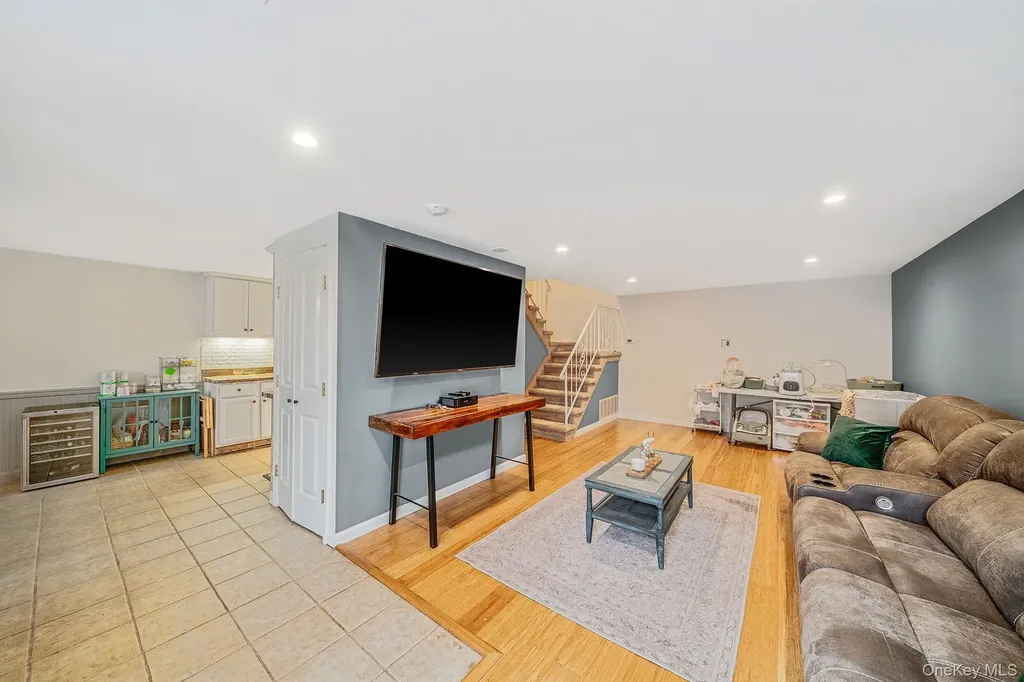 842 Golf Lane Medford NY 11763