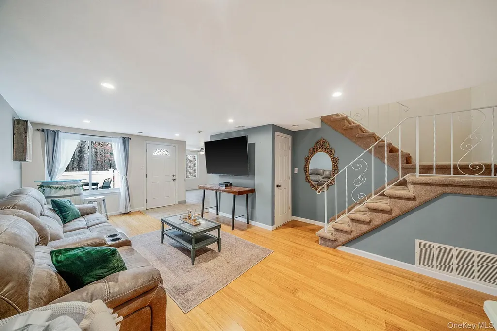 842 Golf Lane Medford NY 11763