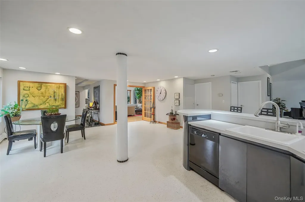 61 Park Avenue Blue Point NY 11715