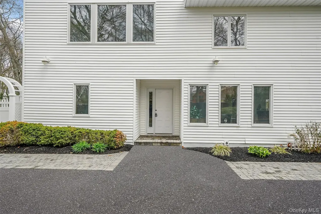 61 Park Avenue Blue Point NY 11715