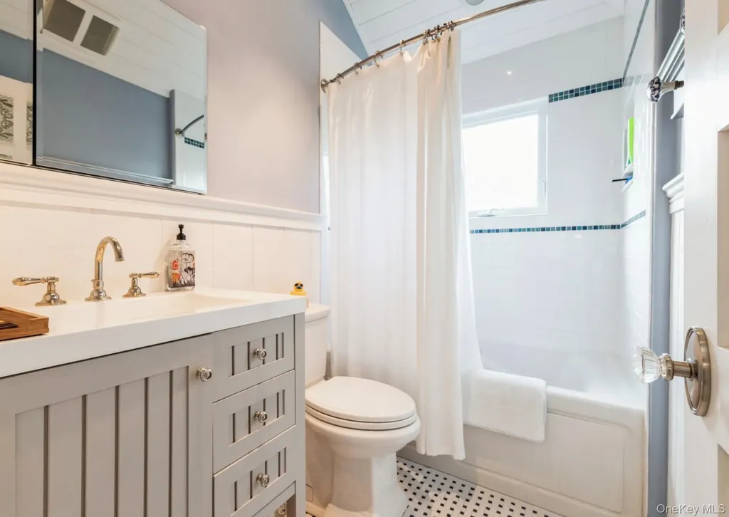 56 Lamb Avenue Quogue NY 11959