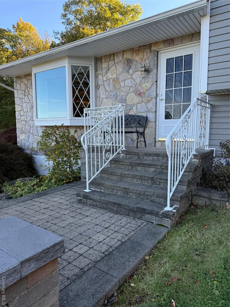 128 Lookout Pass Stormville NY 12582