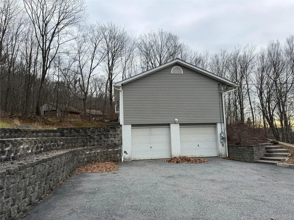 128 Lookout Pass Stormville NY 12582