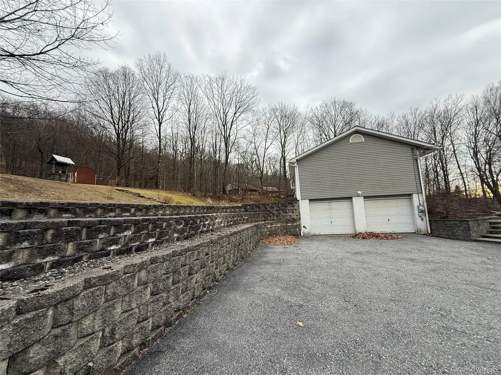 128 Lookout Pass Stormville NY 12582