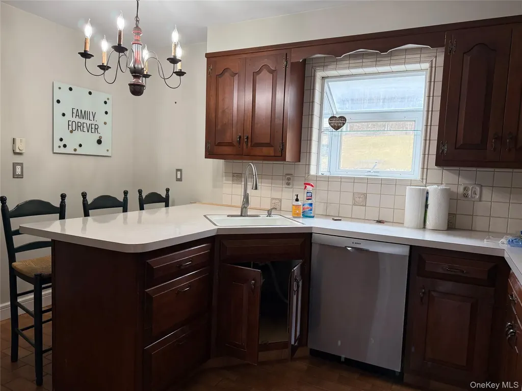 128 Lookout Pass Stormville NY 12582