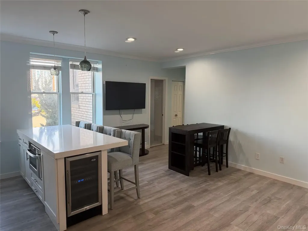 25 W Broadway Long Beach NY 11561