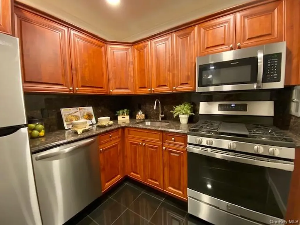 327 Brook Avenue Bay Shore NY 11706