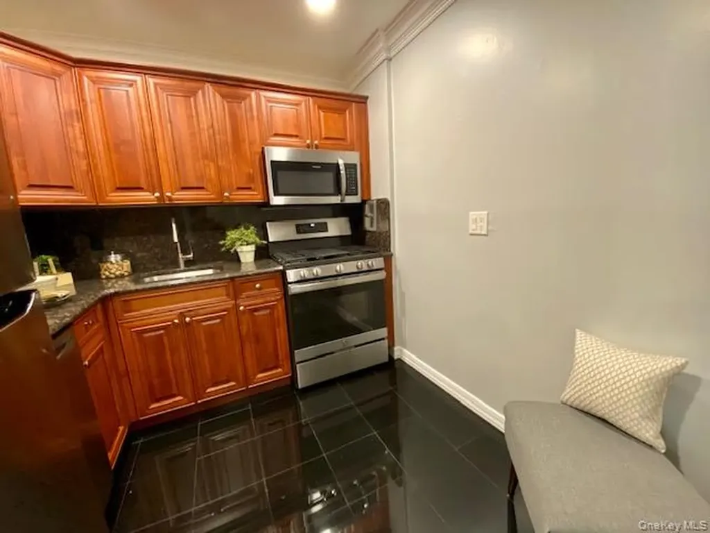 327 Brook Avenue Bay Shore NY 11706