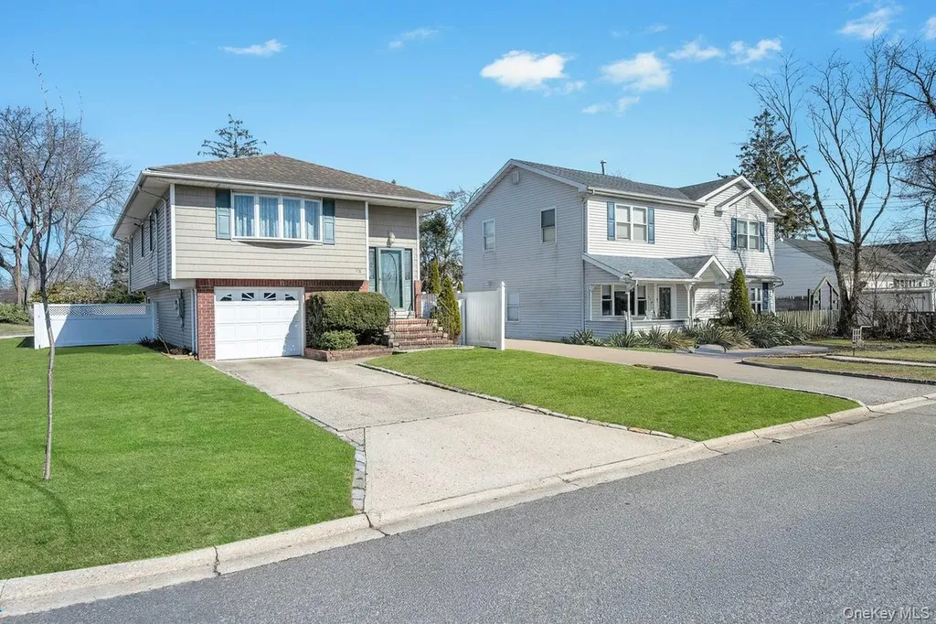 178 5th Avenue West Babylon NY 11704