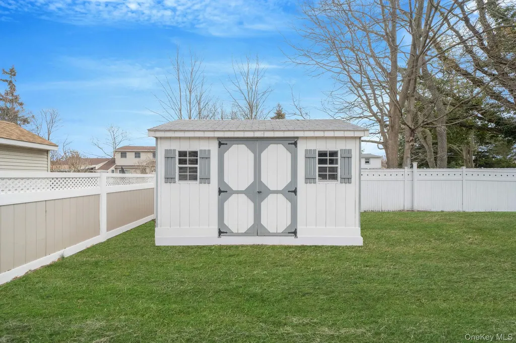 61 Ocean Avenue Islip NY 11751