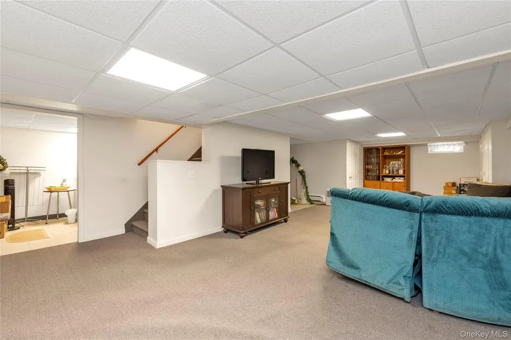 8 E Gate Plainview NY 11803